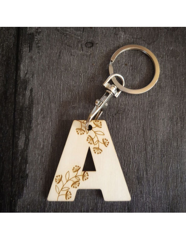 Porte-clés en bois lettre alphabet . Cadeau maitresse, maitre